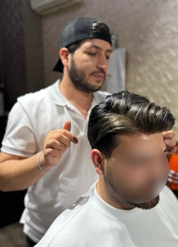 YS Hair'de protez saç şekillendirme ve bakım uygulaması